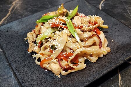 Вок Удон, курочка в кисло-сладком соусе