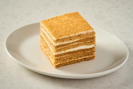 Пирожное Медовик