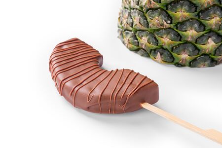 Ананас в молочном шоколаде