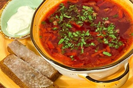 Борщ с копченостями
