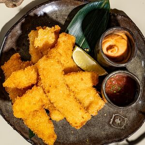 Темпура кальмар и соус спайси