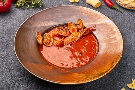 Томатный суп с морепродуктами