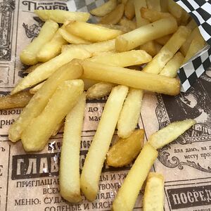 Картошка фри с соусом