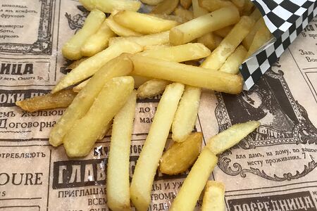 Картошка фри с соусом