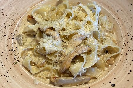 Паста феттуччине с курочкой и грибами