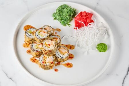 Темпура ролл с креветкой в азиатском стиле