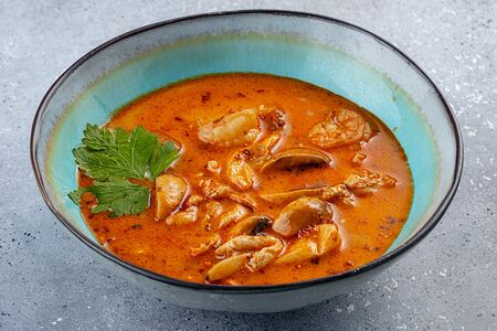 Том ям с кокосовым молоком