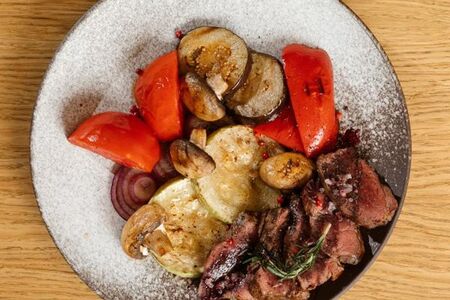 Филе Миньон с овощами гриль