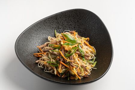 Салат с фунчозой и древесными грибами