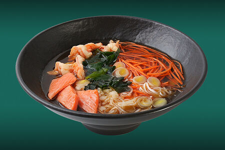 Суймоно с креветками и лососем