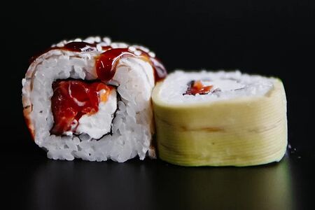 Нежный угорь с авокадо