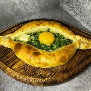 Хачапури по-аджарски с сыром и зеленью