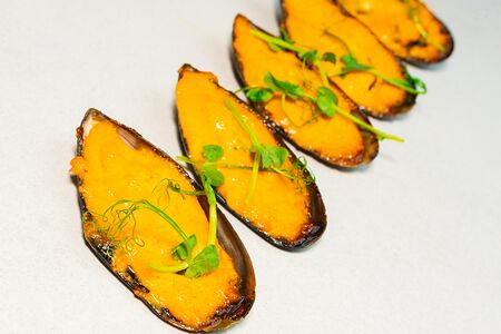 Мидии под соусом том ям