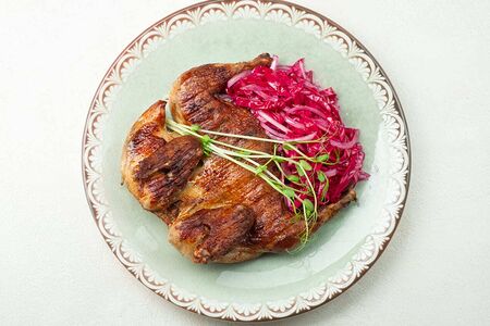 Цыплёнок табака с соусом ткемали