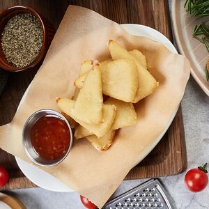 Жареный сыр Сулугуни с кисло-сладким соусом