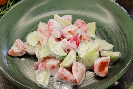 Салат овощной со сметаной