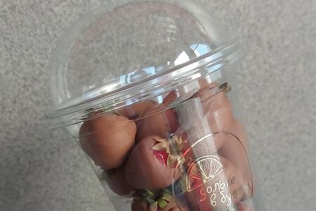 Клубника в шоколаде в стаканчике №2