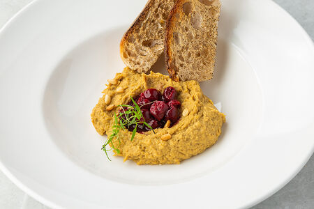 Паштет из утки с пьяной вишней с лесным орехом