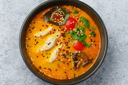 Том ям с цыпленком