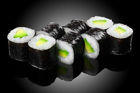 Ролл с авокадо