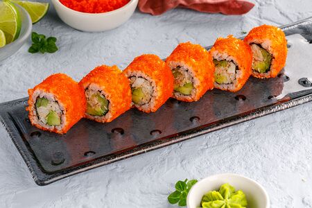 Ролл Калифорния с крабом