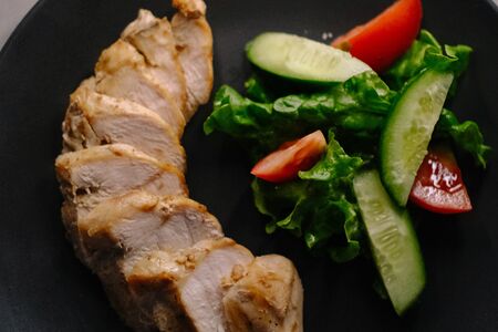 Куриная грудка су-вид с салатом