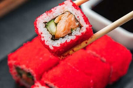 Ролл Калифорния с лососем