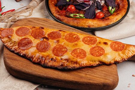 Калцоне с пепперони