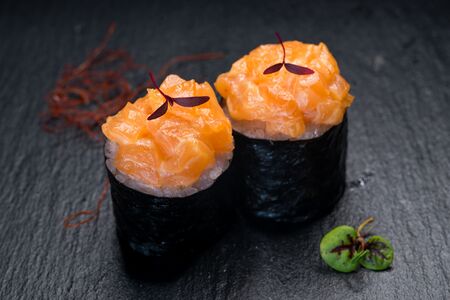 Малая шапка спайси из лосося