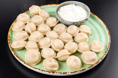 Пельмени со сметаной