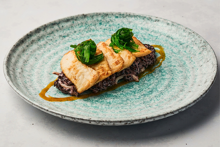 Желтоперая камбала на рисе Венера