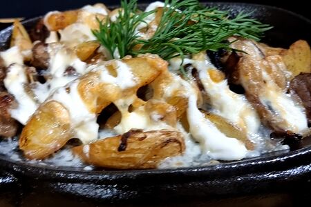 Шипящая сковородка со свининой