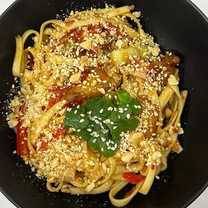 Свинина в кисло-сладком соусе с удоном