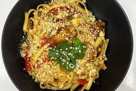 Свинина в кисло-сладком соусе с удоном