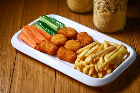 Куриные наггетсы с фри