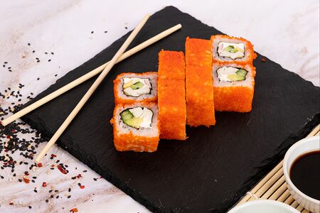 Классическая Калифорния со снежным крабом