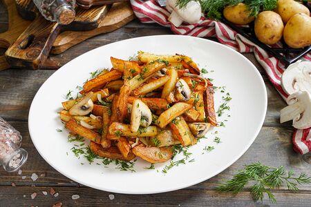Жареный картофель с грибами