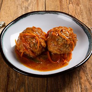 Ежики мясные с соусом