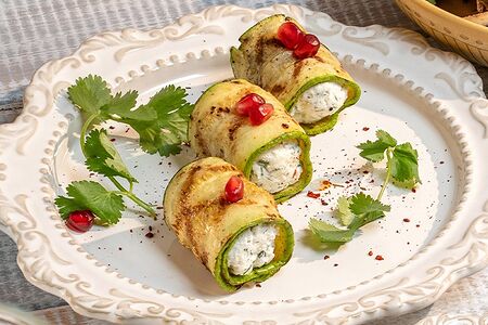 Рулетики из кабачка на гриле