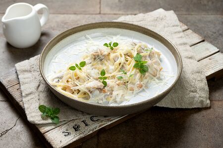 Паста с курицей и грибами