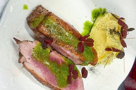 Утиная грудка с картофельным пюре