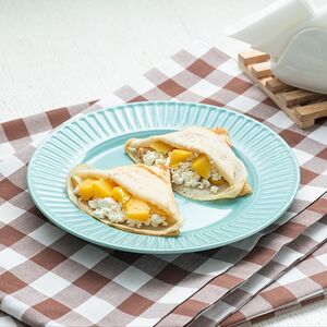 Блинчики с творогом и персиком