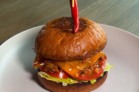 Бургер Пикантный Джо с томлеными ребрами