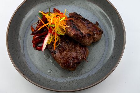 Медальоны из телятины