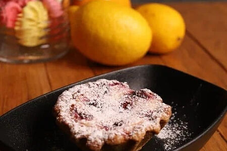 Сметанник с ягодами 100 гр