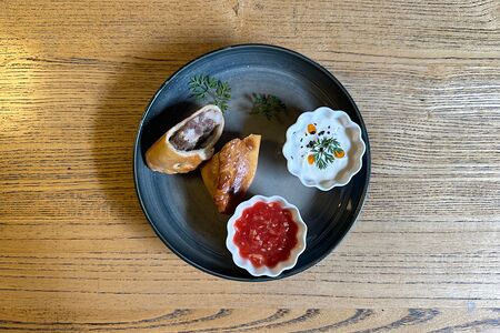 Пирог с мраморной говядиной и куриной грудкой