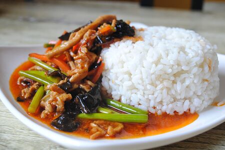 1092. Рис, мясо веревочкой