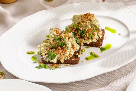 Форшмак на бородинских тостах