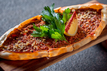 Лахмаджун с телятиной