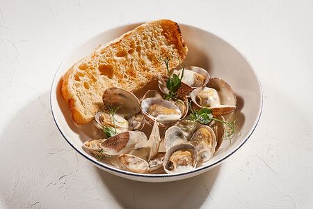 Вонголе ин сальса алла сенапе